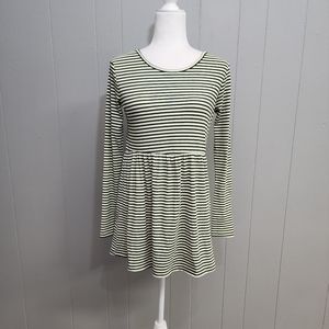 4/25$ Flamingo Urban Green Stripped Top Size S